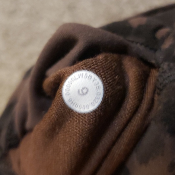 Lululemon women's Alignment Pant II 25"Wild Thing Camo Brown Earth Multi size 6 - Picture 6 of 6